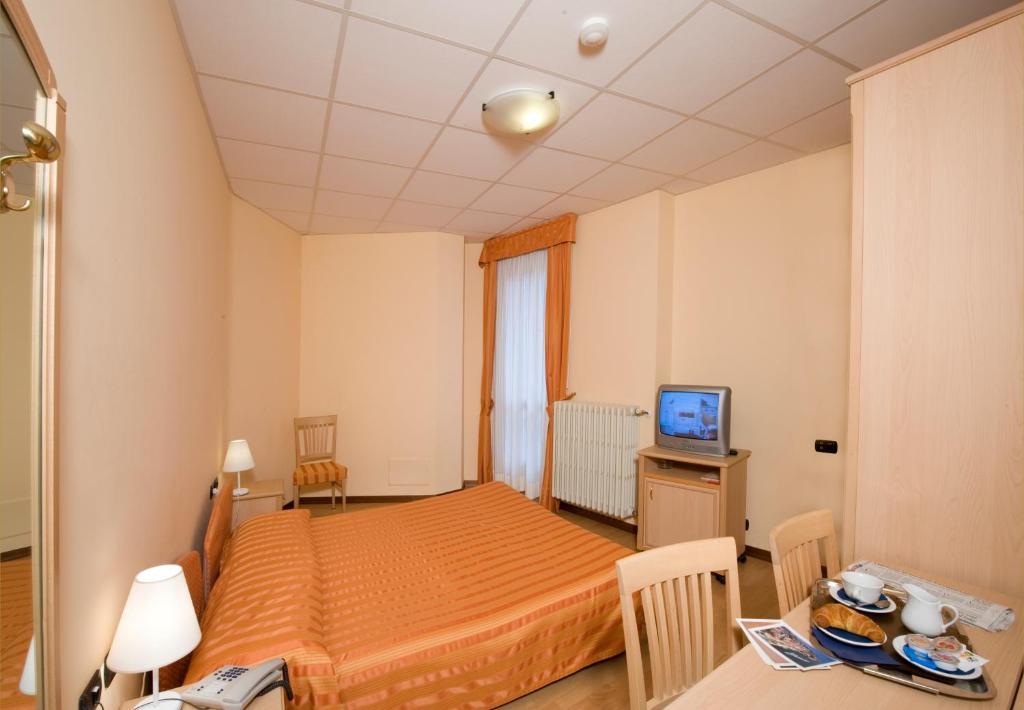 Hotel Residence Dei Fiori Baveno Habitación foto